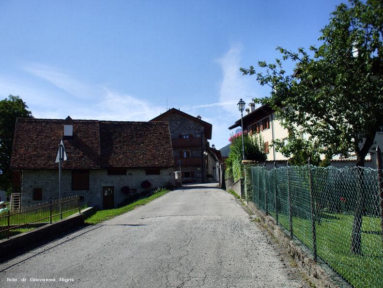 si sale verso il Municipio di Lauco.JPG